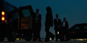 Wrong-way driver passes Harris motorcade on Milwaukee highway